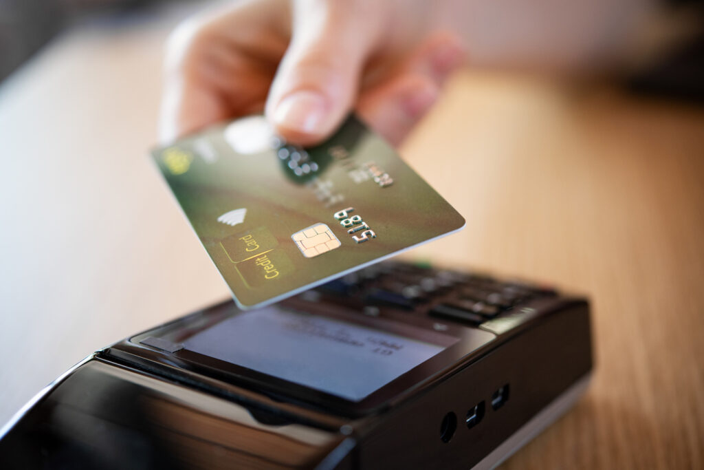 Image of a person paying with a credit card.